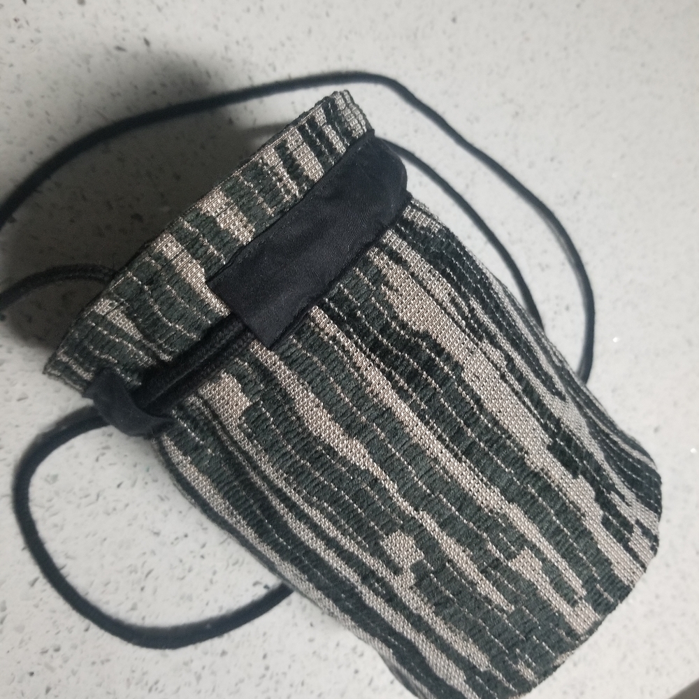 Fully lined, thick soft barrel dancer bag
